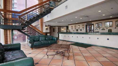 Popular attractions Area Nearby Property